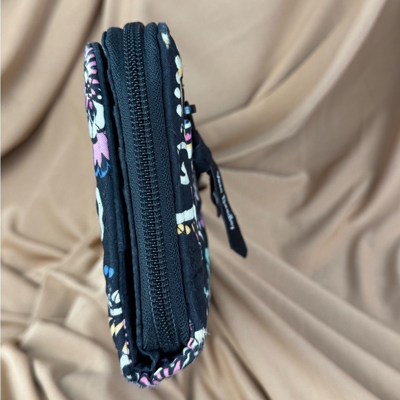 Vera Bradley Turn Lock Zip Around Wallet with multi color Paisly’s - Picture 4 of 16